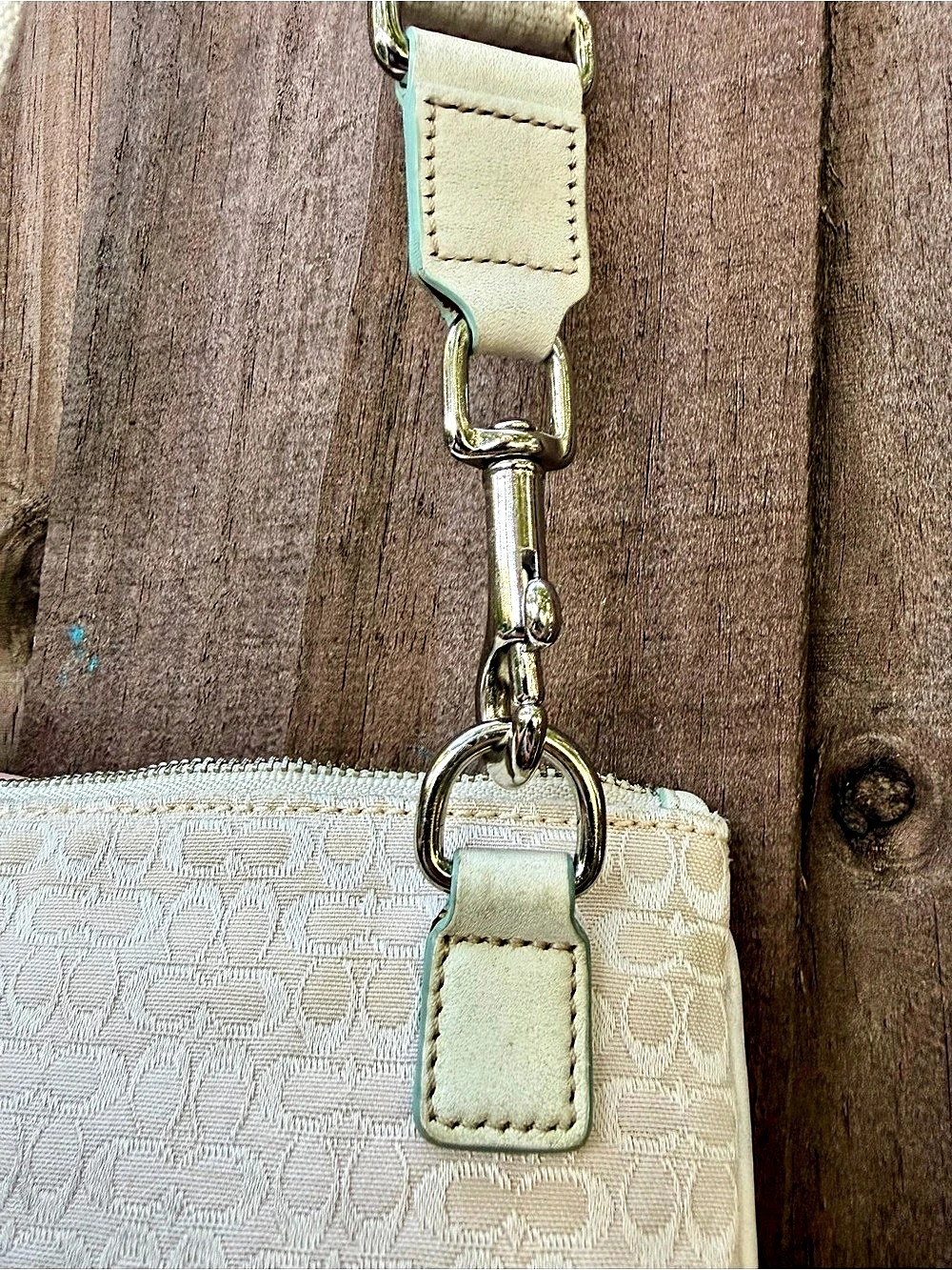 Limited Edition 2006 Coach Signature Jacquard Bumblebee Swingpack Crossbody Bag - Picture 16 of 16